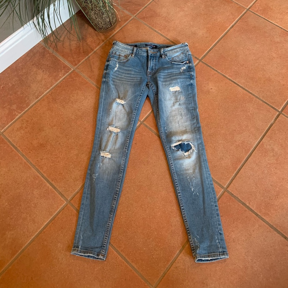 Vigoss Distressed light color jeans size 25